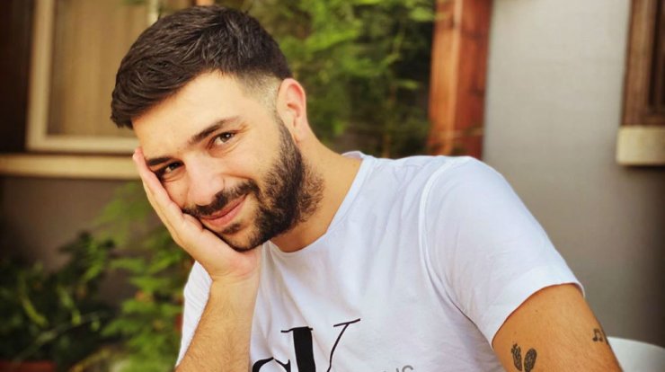 Χάρης Παπαθεοχάρους: Είδαμε πρώτη φορά το πρόσωπο της κούκλας συντρόφου του!