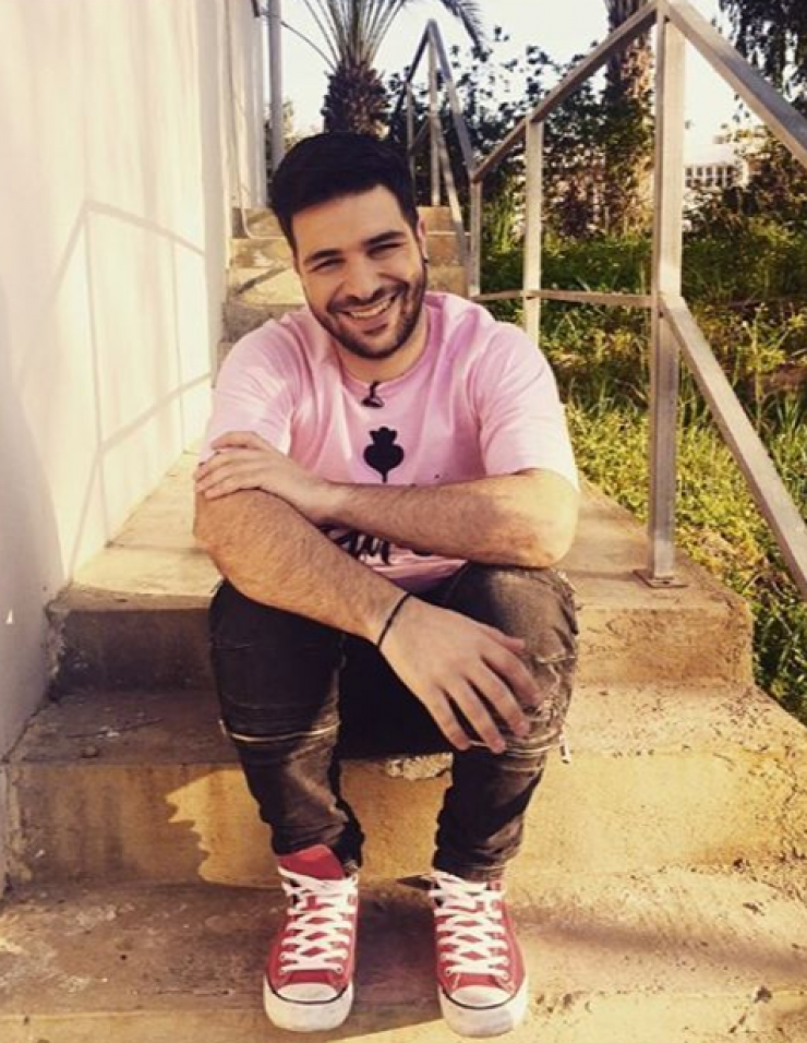 Θα μείνετε με το στόμα ανοιχτό! Δείτε τον σωσία του Χάρη Παπαθεοχάρους!