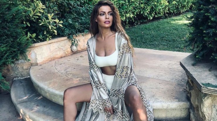 Χαριτίνη Ηλιάδου: Πιο ακομπλεξάριστη από ποτέ μας δείχνει τις ατέλειες στο σώμα της [εικόνα]