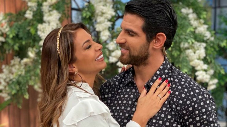 Χατζίδου - Παύλου: Δείτε που επέλεξαν να πάνε βόλτα την κορούλα τους τώρα που περπατάει [εικόνες]