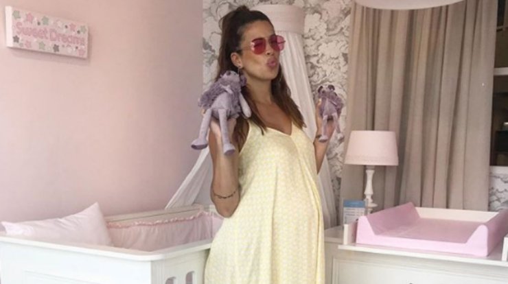 Ελένη Χατζίδου: Μας δείχνει τον σύζυγο της αγκαλιά με την νεογέννητη κορούλα τους