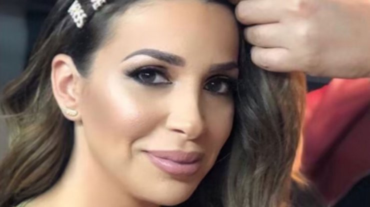 Ελένη Χατζίδου: Ποζάρει με μπικίνι στον πέμπτο μήνα της εγκυμοσύνης της!