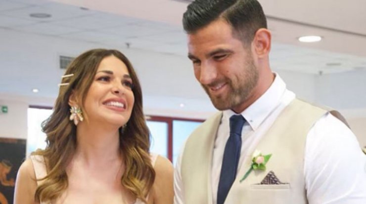 Η Ελένη Χατζίδου μας βάζει στο ανανεωμένο σαλόνι του σπιτιού της λίγες ημέρες μετά τη γέννηση της κόρης της!