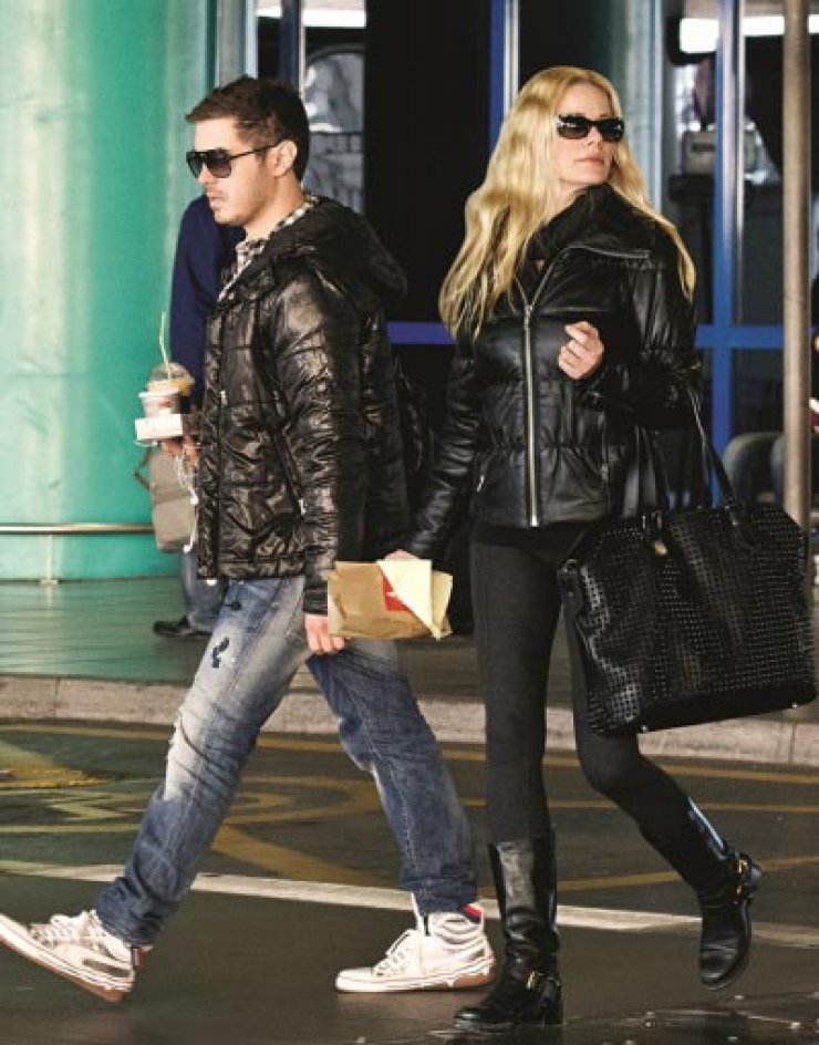 Μακρυπούλια - Χατζηγιάννης: Μαζί στην Πάρο