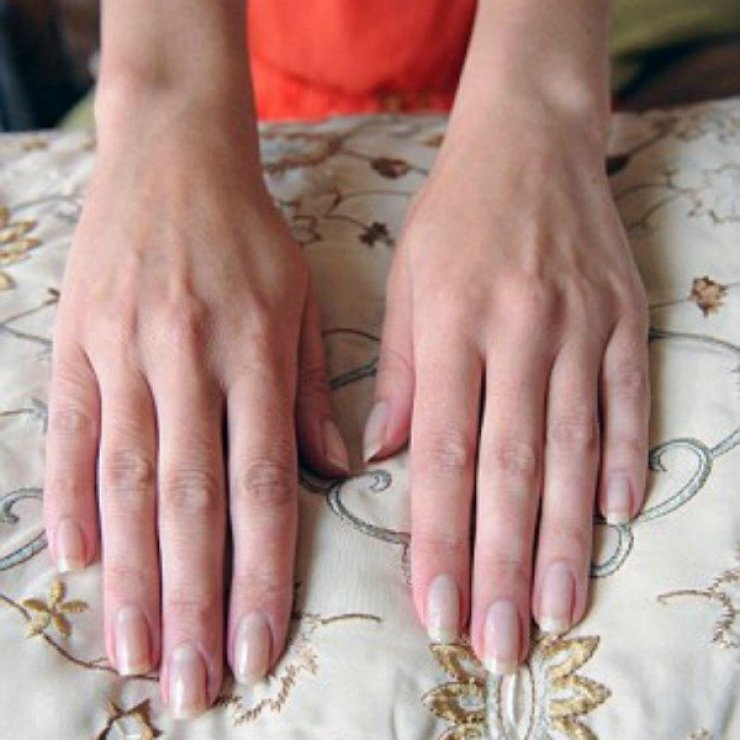 Στα άκρα: Αυτό είναι το μοντέλο που κερδίζει χρήματα ως μοντέλο χεριών