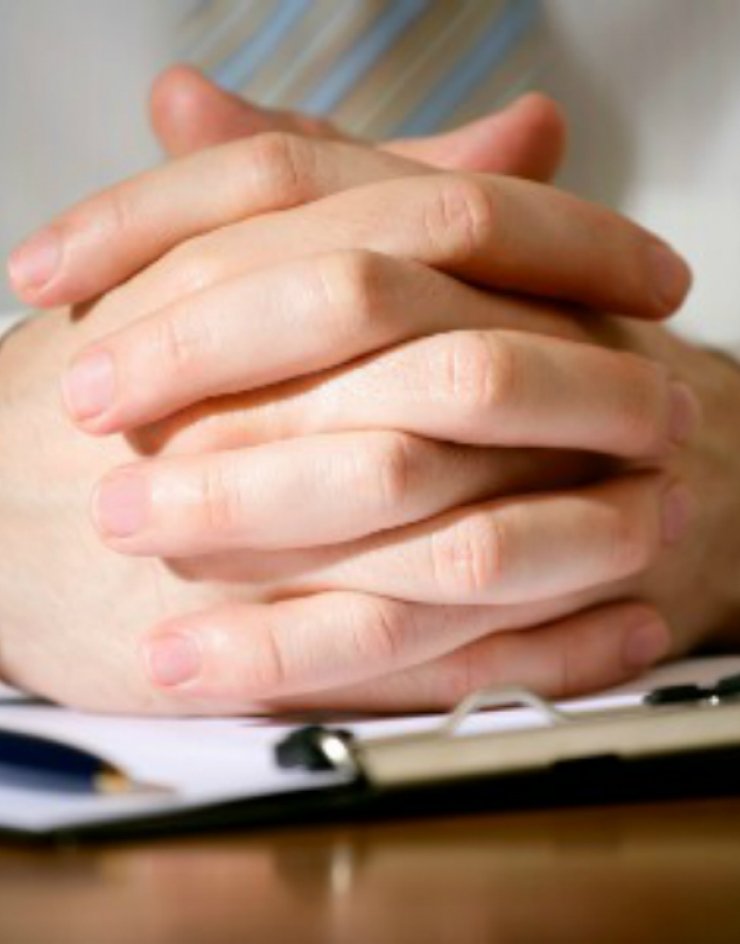 Τι κάνεις με τα χέρια σου κατά τη διάρκεια μιας συνέντευξης για δουλειά! [βίντεο]