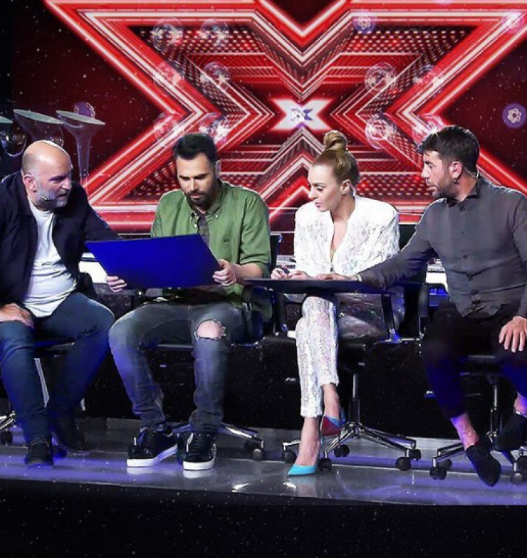 Η ατυχία Κύπριας διαγωνιζόμενης στη σκηνή του "X-Factor" και η απίστευτη ατάκα του Μαζωνάκη!