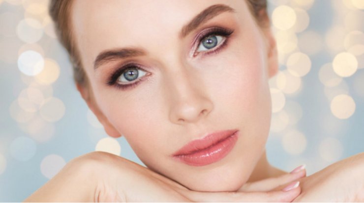 Πέντε απλά βήματα για να είμαστε λαμπερές τις γιορτές