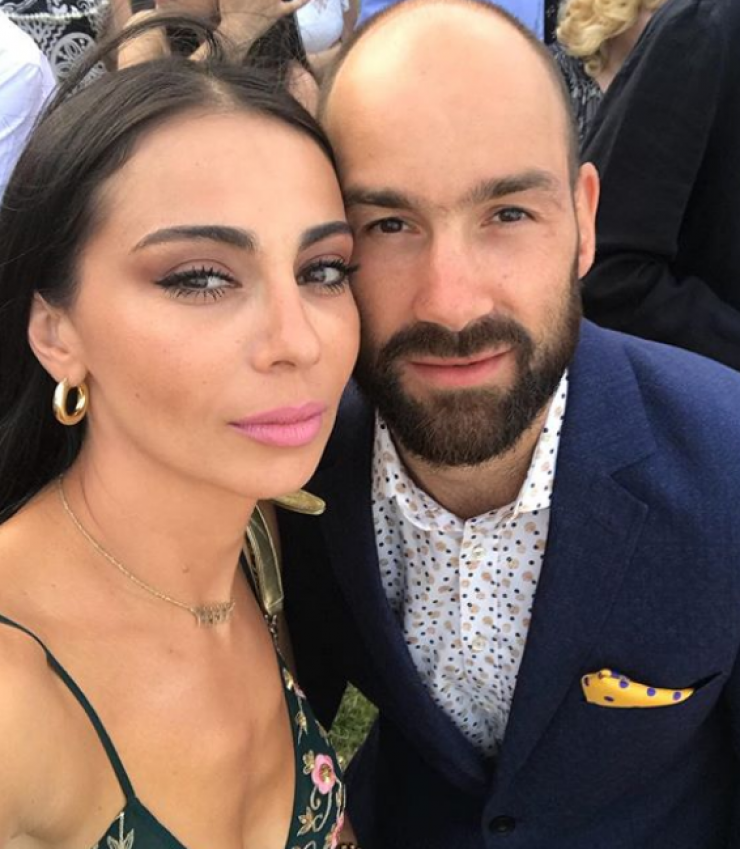 Η πιο όμορφη εικόνα! Ο Βασίλης Σπανούλης και η Ολυμπία Χοψονίδου ποζάρουν με τα πέντε τους παιδιά στις διακοπές τους!