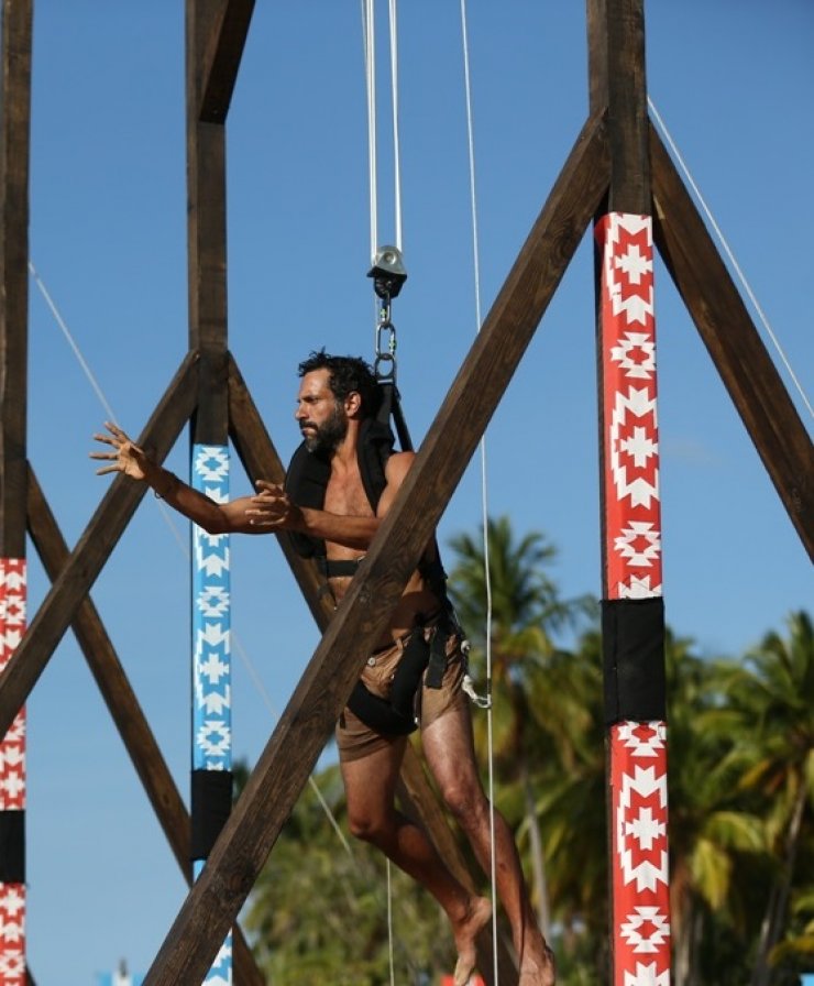 Τρελό γέλιο: Όταν ο Χρανιώτης κυκλοφορούσε ημίγυμνος αφού έχασε το μαγιό του στη θάλασσα