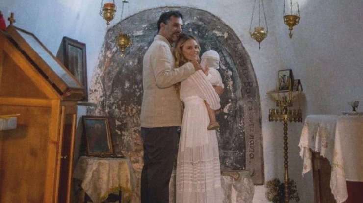 Χρανιώτης – Αβασκαντήρα: Το επίσημο φωτογραφικό άλμπουμ της βάφτισης του γιου τους! 