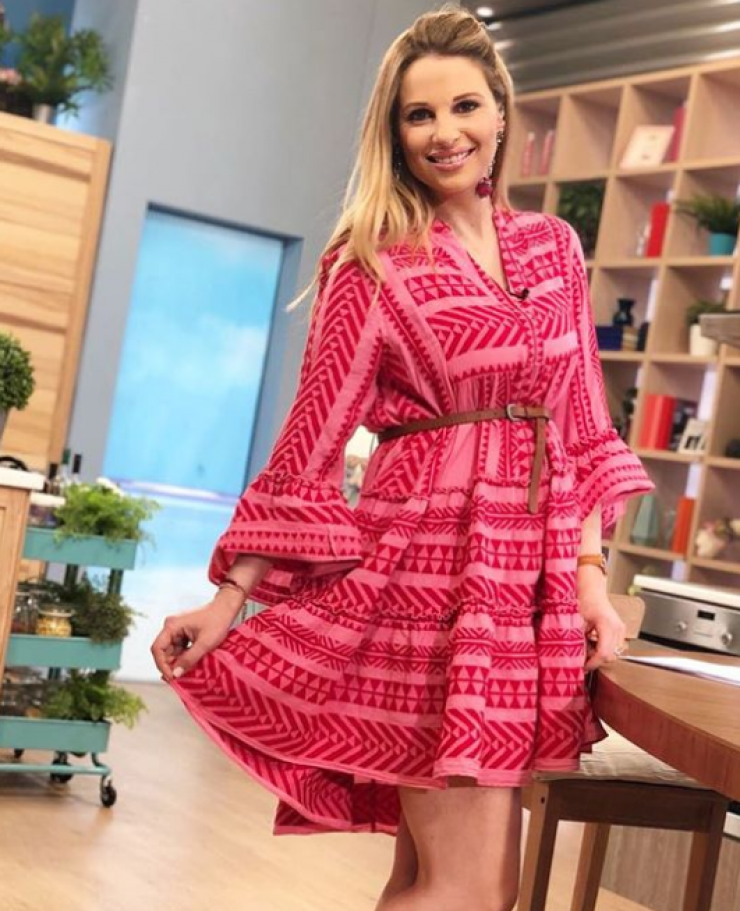 Αυτή είναι η ξαδέλφη της Χριστιάνας Αριστοτέλους που οδηγεί λεωφορείο! [βίντεο]