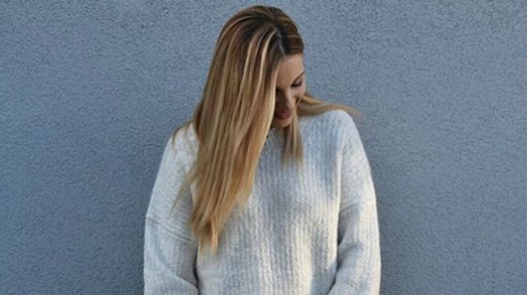 Η Χριστιάνα Αριστοτέλους περπατάει ξυπόλητη στον δρόμο! [βίντεο]