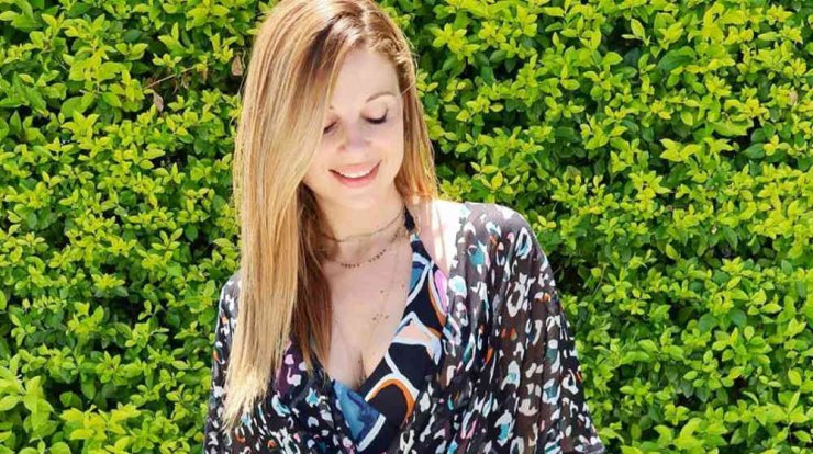 Χριστιάνα Αριστοτέλους: Έπεσε στο πάτωμα του γραφείου και έκανε γυμναστική! [βίντεο]