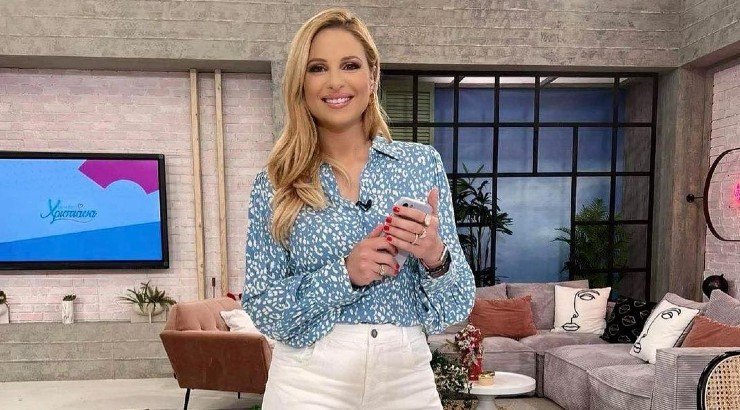 Χριστιάνα Αριστοτέλους: Στην πιο χαλαρή (και σέξι) στιγμή της στο γραφείο! [βίντεο]