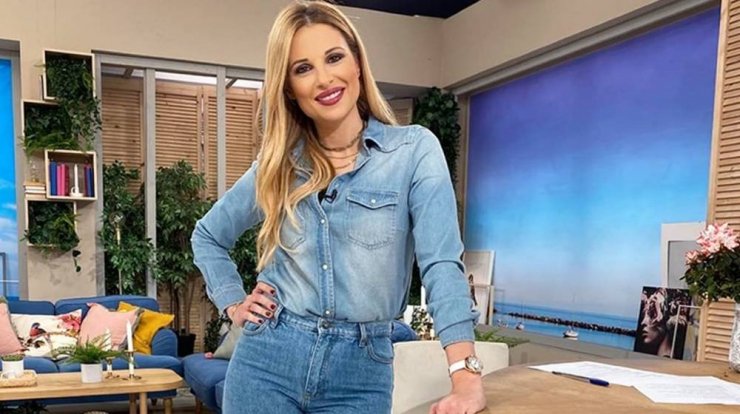 Χριστιάνα Αριστοτέλους: Τα τρυφερά χάδια του Εφραίμ Junior στη μαμά του! [βίντεο]