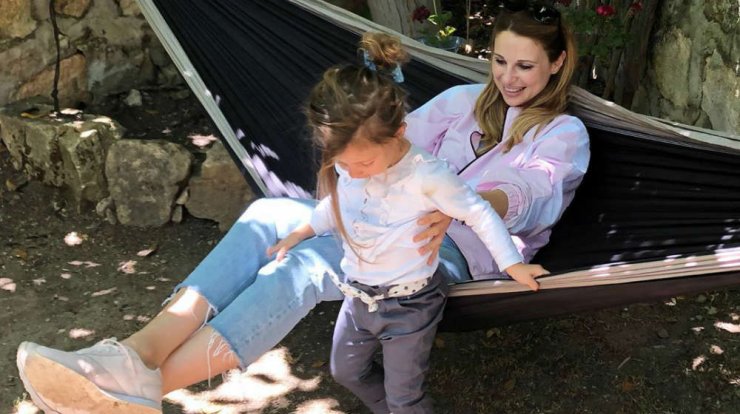 Χριστιάνα Αριστοτέλους: Η μικρή Μελίνα στο πλατό της εκπομπής της μαμάς της! [βίντεο]