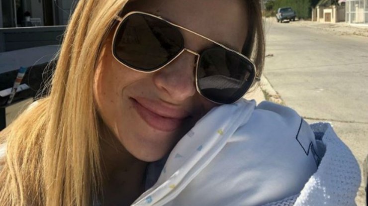 Χριστιάνα Αριστοτέλους: Αποκάλυψε που βρισκόταν στην πρώτη φωτογραφία που ανήρτησε με τον γιο της!