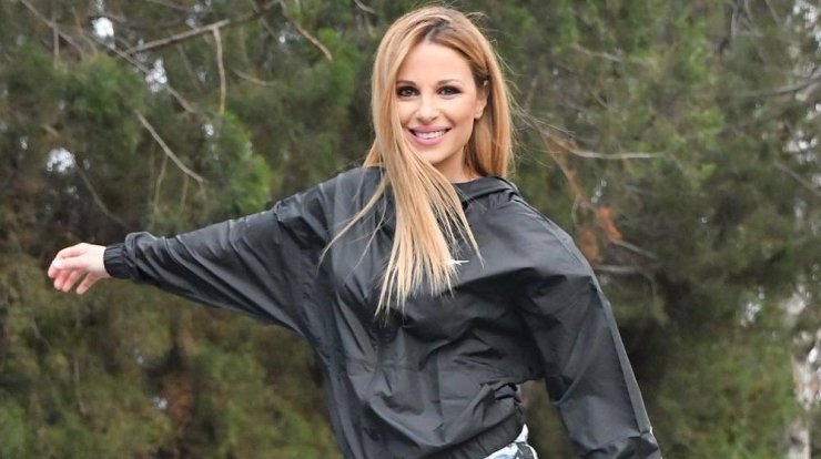 Η Χριστιάνα Αριστοτέλους υιοθέτησε bright blonde hair look! [βίντεο]