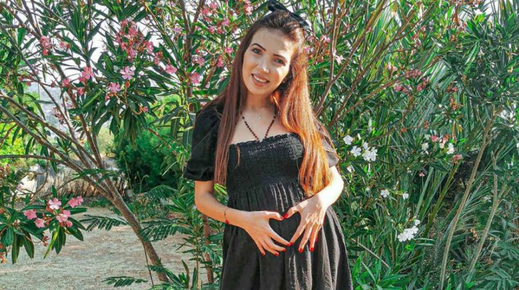 Χριστιάνα Θεοδώρου: Φόρεσε μαγιό και μας δείχνει την κοιλίτσα της στο baby moon με τον σύντροφό της!