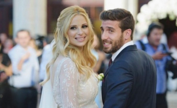 Χριστιάνα Αριστοτέλους: Στέλνει τις ευχές της για τα Χριστούγεννα με μία φωτογραφία που είναι στην αγκαλιά του Γιώργου Εφραίμ