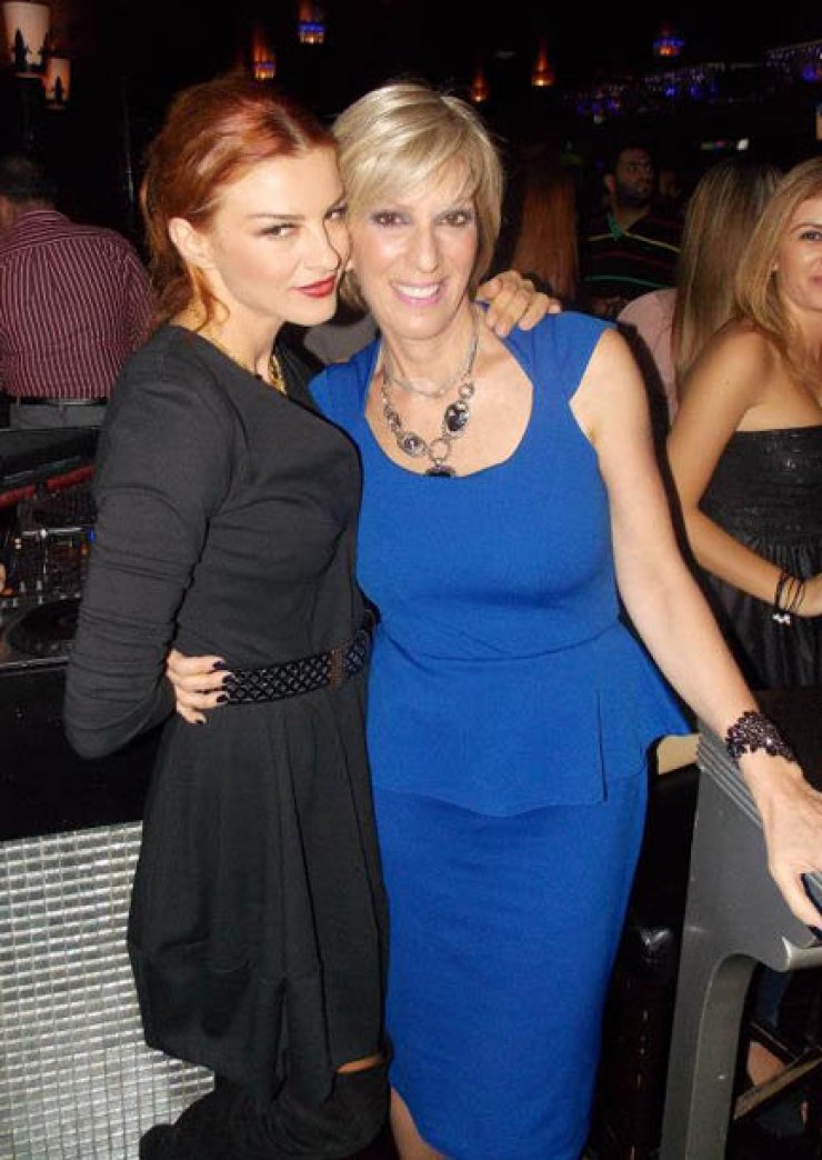 Ramona Filip Τορναρίτη – Χριστίνα Αβρααμίδου: Με την ίδια φούστα