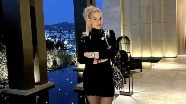 Χριστίνα Δημητρίου: Το ζεϊμπέκικο στο πάρτι γενεθλίων της [βίντεο]