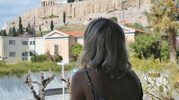 Τα δημοσιεύματα που θέλουν επώνυμη Ελληνίδα να περιμένει το πρώτο της μωράκι! [βίντεο]