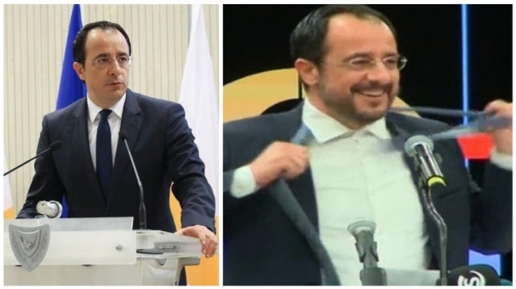 Νίκος Χριστοδουλίδης: Διέκοψε ομιλία για να βγάλει τη γραβάτα του [βίντεο]