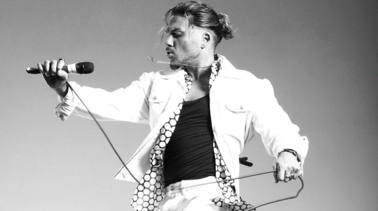 Χρήστος Μάστορας: Ο καλλιτέχνης που ανέβασε στη σκηνή στην Κύπρο χθες βράδυ και "έριξε" το μαγαζί!