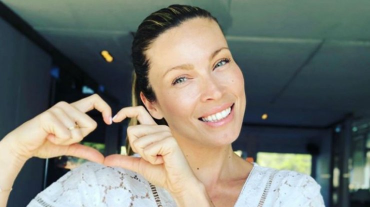 Μαριέττα Χρουσαλά: Ποζάρει με μαγιό χωρίς ρετούς!