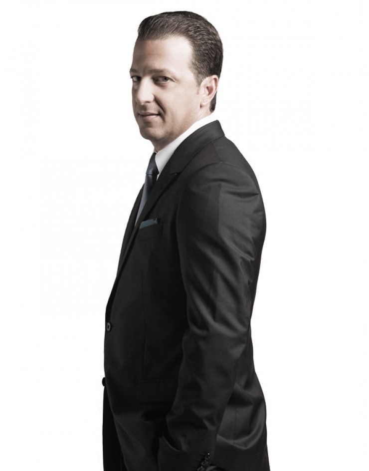 Σπάνιο βίντεο: Ο Τσουρούλλης πριν 20 χρόνια, κάνει σούζες με ποδήλατο στο στούντιο!