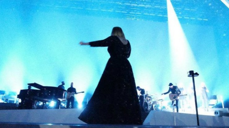 Πασίγνωστη τραγουδίστρια χώρισε μετά από τρία χρόνια γάμου