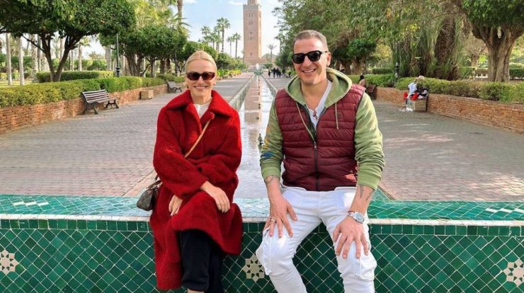 Χρύσανθος Τσουρούλλης – Έμιλυ Γιολίτη: Η εμφάνιση του ζευγαριού σε festive διάθεση [εικόνες & βίντεο]