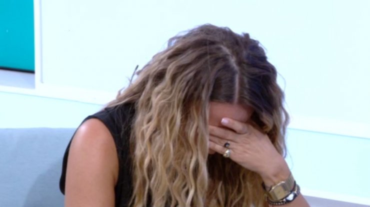 Γιώτα Δαμιανού: Την είδαμε να "λυγίζει" on air πρώτη φορά! [βίντεο]