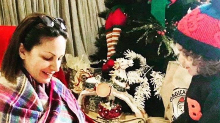 Γιώτα Κουφαλίδου: Δείτε τον γιο της Βασίλη να τραγουδά χριστουγεννιάτικα τραγούδια [βίντεο]