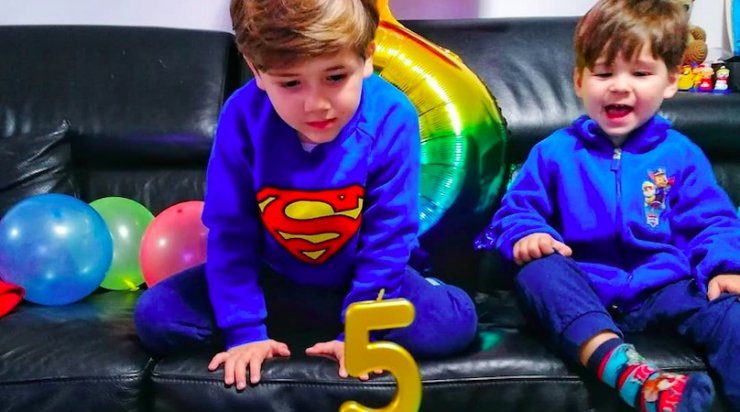Με στολή Superman ο γιός επώνυμου ζευγαριού του νησιού μας γιόρτασε τα 5α γενέθλια του