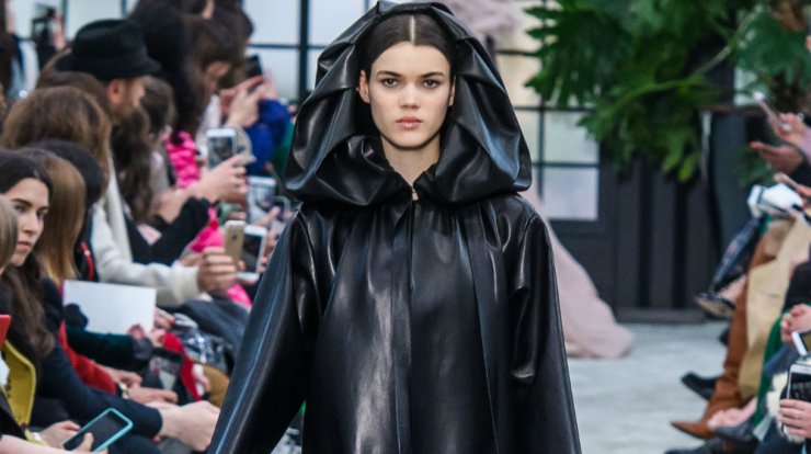 Total black and fashionable