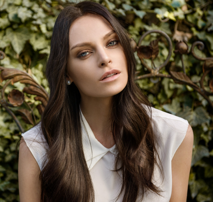 Υβόννη Μπόσνιακ: Πρώτη βόλτα με την κορούλα της [εικόνες]