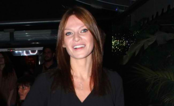 Υβόννη Μπόσνιακ: Δείτε την πάνω σε αυτοκίνητο για να παρακολουθήσει τον Ρέμο!