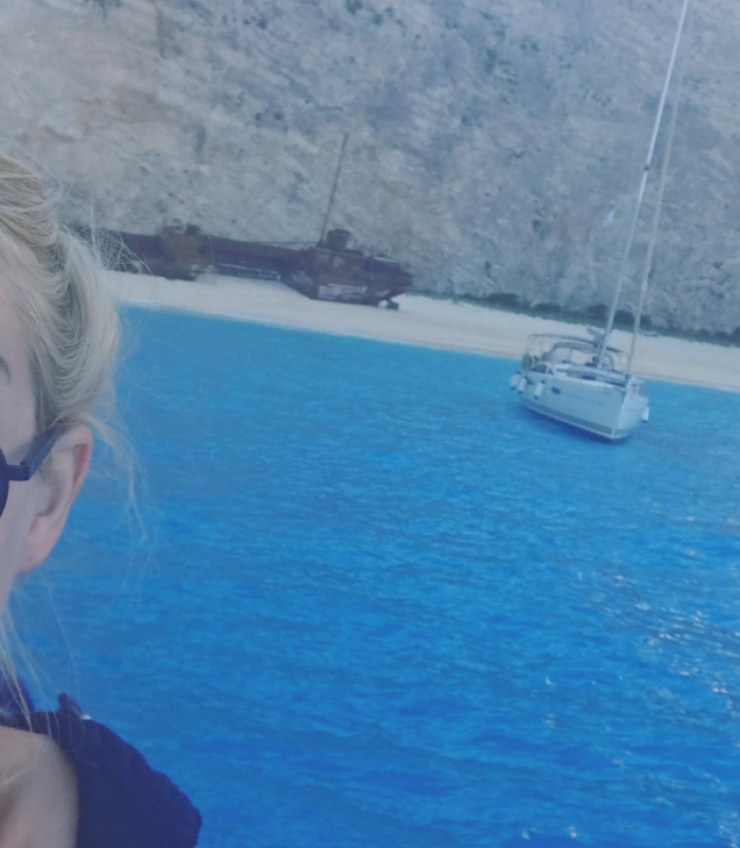 Οι ειδυλλιακές διακοπές Κύπριας socialite σε ελληνικό νησί!