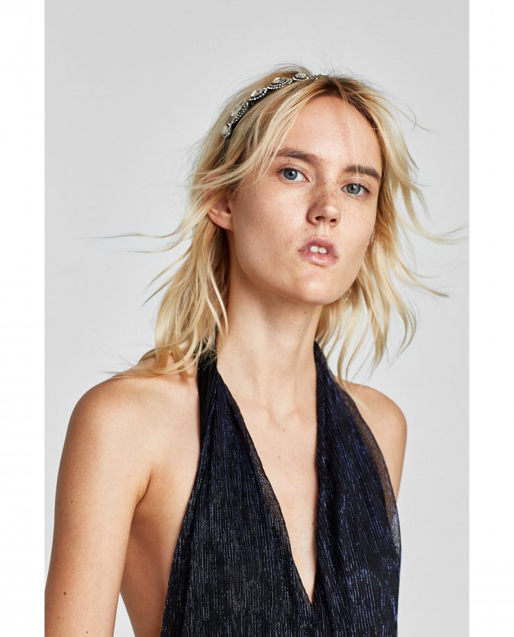 Αυτό το Zara φόρεμα είναι τέλειο για τις γιορτινές σου εμφανίσεις