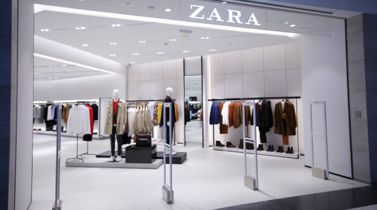 Τα Zara σταματούν την παραγωγή τους για καλό σκοπό