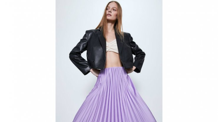 Αυτή η chic Zara φούστα αξίζει μια θέση στην καλοκαιρινή σου γκαρνταρόμπα