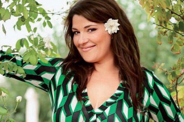 Η Κατερίνα Ζαρίφη με μαγιό δίπλα στον Νίκο Αναδιώτη