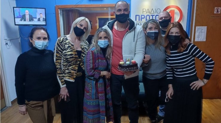 Έτσι γιόρτασε η ομάδα του Ράδιο Πρώτο τα γενέθλια του Ζαχαρία Φιλιππίδη! [εικόνες]