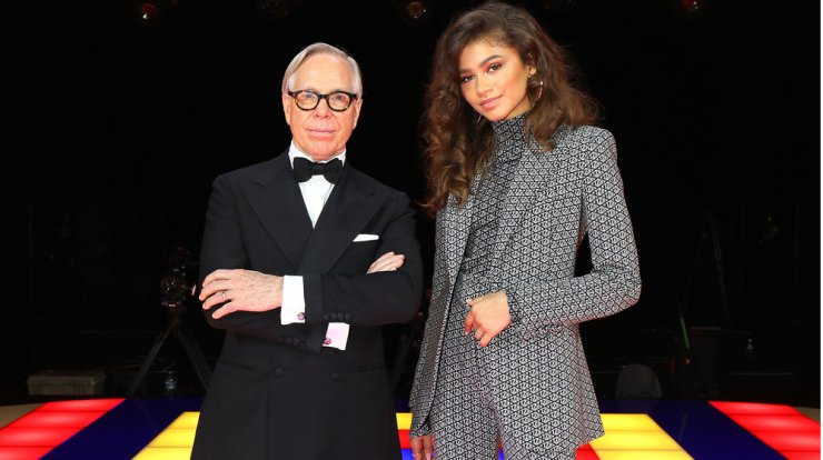 Η Zendaya αναβιώνει όλες τις τάσεις των 70’s μέσα από την πρώτη της συνεργασία με τον Tommy Hilfiger