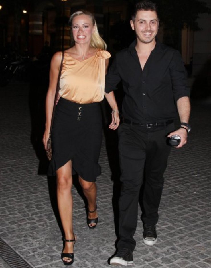 Ο Μιχάλης Χατζηγιάννης στην Κύπρο χωρίς την Ζέτα Μακρυπούλια 