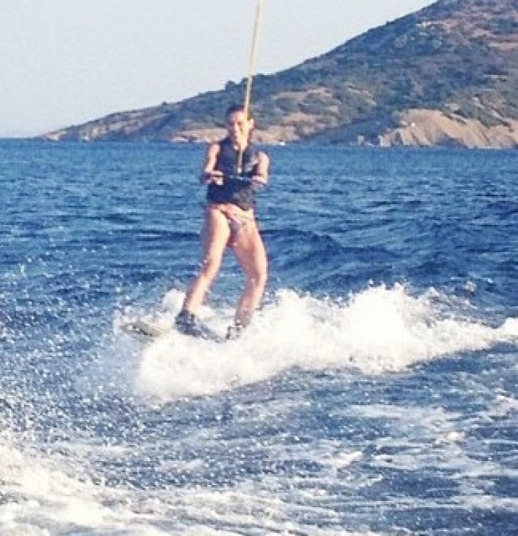 Ζέτα Δούκα: Έκανε το πρώτο της μάθημα στο wakeboard!