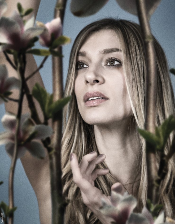 Ζέτα Δούκα: Δείτε την να θηλάζει δημόσια την κορούλα της